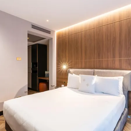 Hotiday Trevi Otel 4*