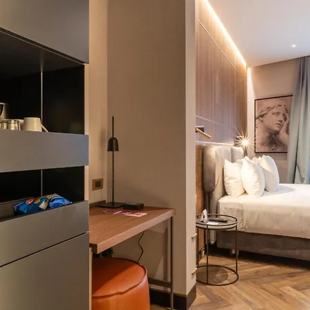 Hotiday Trevi Otel 4*